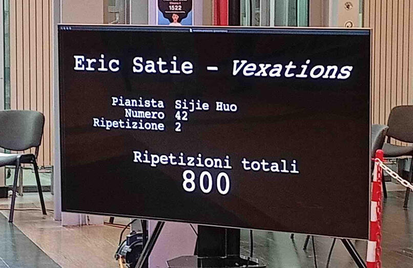 Schermo contatore delle ripetizioni totali di "Vexations"