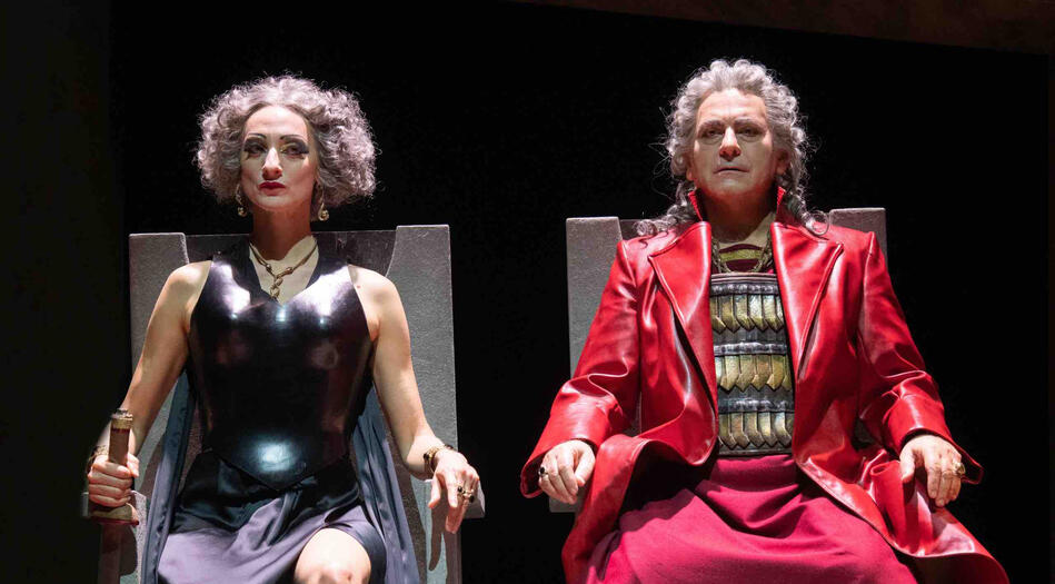 Attori di "Antonio e Cleopatra" in scena